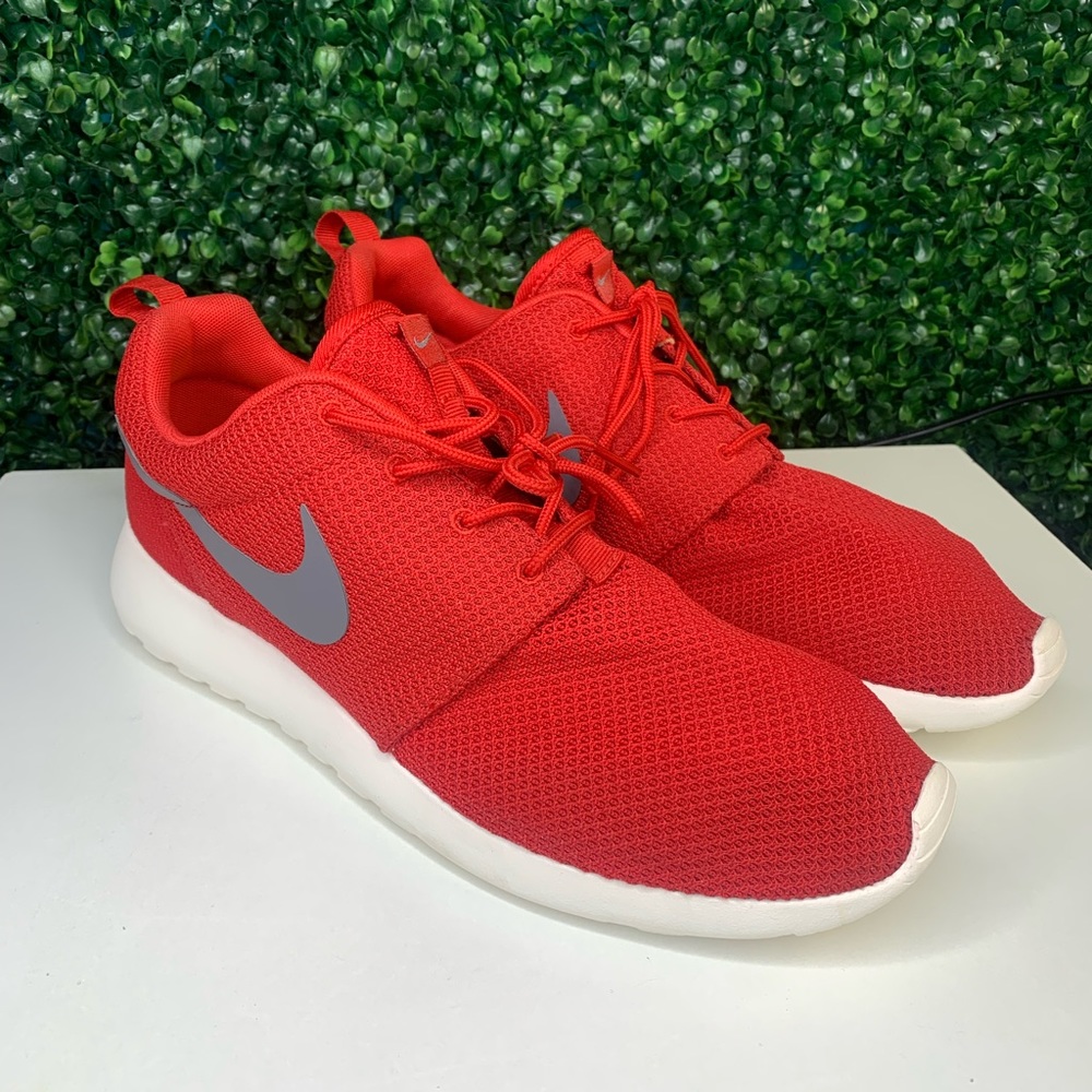 Mens Nike Roshe Run Sport Red Cool Grey| US Size: 11